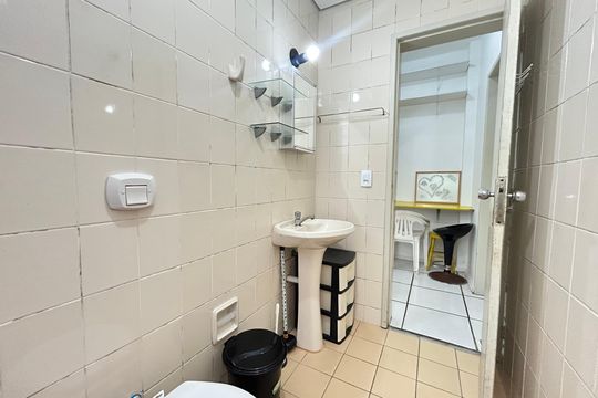 Banheiro de apartamento para alugar com 1 quarto, 60m² em Itacorubi, Florianópolis