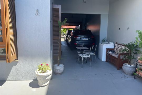 Área externa de casa à venda com 4 quartos, 340m² em Sarandi, Porto Alegre