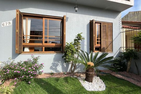 Área externa de casa à venda com 4 quartos, 340m² em Sarandi, Porto Alegre