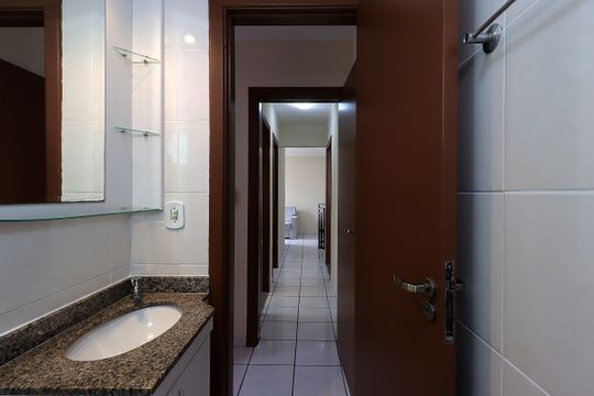 Banheiro da Suíte de apartamento à venda com 2 quartos, 51m² em Jardim Sílvia, Santo André