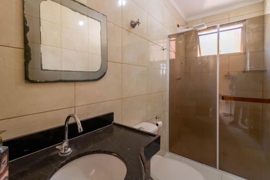 Banheiro de apartamento para alugar com 2 quartos, 70m² em Vila das Palmeiras, Guarulhos