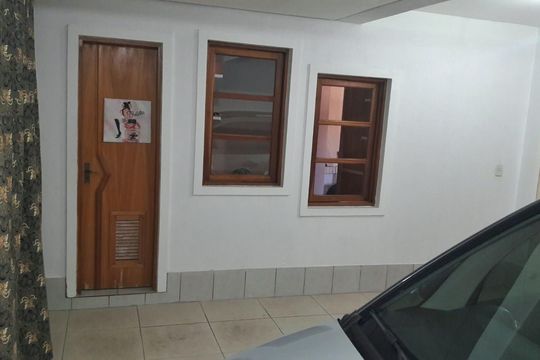 Área externa de casa para alugar com 3 quartos, 200m² em Jardim Itu Sabará, Porto Alegre