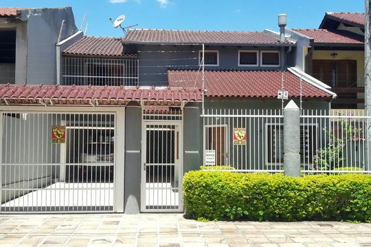 Fachada de casa para alugar com 3 quartos, 200m² em Jardim Itu Sabará, Porto Alegre