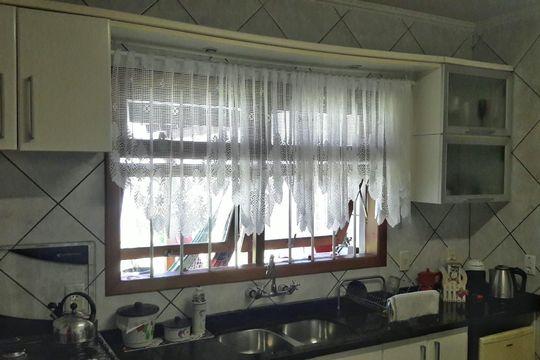 Cozinha de casa para alugar com 3 quartos, 200m² em Jardim Itu Sabará, Porto Alegre