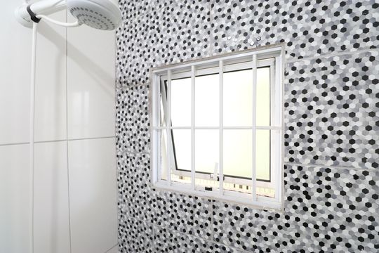 Banheiro de apartamento para alugar com 1 quarto, 28m² em Vila Anastácio, São Paulo