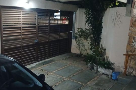 Garagem de casa à venda com 3 quartos, 400m² em Jardim Morumbi, São Paulo