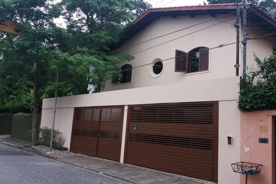 Fachada de casa à venda com 3 quartos, 400m² em Jardim Morumbi, São Paulo