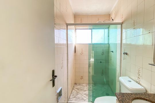 Banheiro  de apartamento para alugar com 2 quartos, 67m² em Parque Paineiras, São Paulo