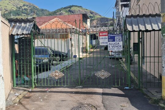 Fachada de casa à venda com 2 quartos, 60m² em Piedade, Rio de Janeiro