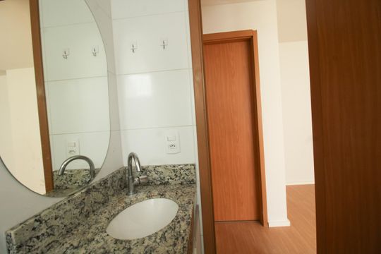 Banheiro de apartamento para alugar com 2 quartos, 49m² em Jardim Íris, São Paulo