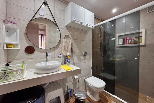 Banheiro Social de apartamento para alugar com 2 quartos, 56m² em Barra da Tijuca, Rio de Janeiro
