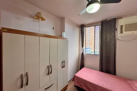 Quarto 2 de apartamento para alugar com 2 quartos, 56m² em Barra da Tijuca, Rio de Janeiro