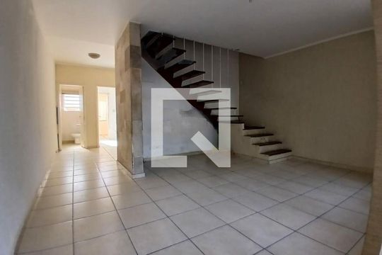 Casa à venda com 3 quartos, 180m² em Vila Cordeiro, São Paulo