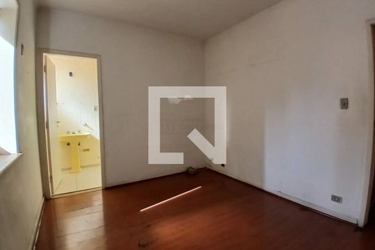 Casa à venda com 3 quartos, 180m² em Vila Cordeiro, São Paulo