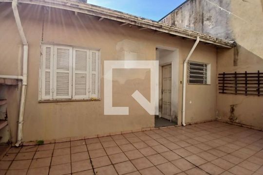 Casa à venda com 3 quartos, 180m² em Vila Cordeiro, São Paulo