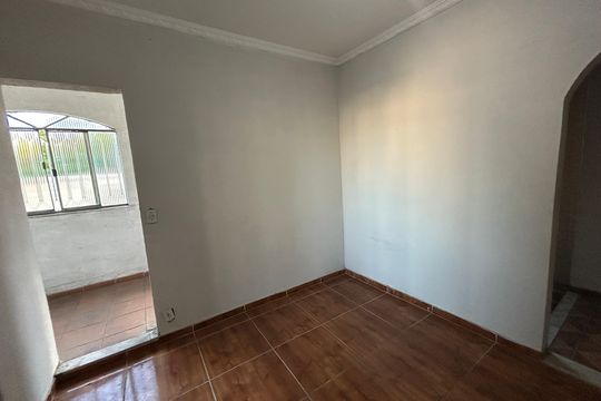 Sala de casa para alugar com 1 quarto, 36m² em Todos Os Santos, Rio de Janeiro