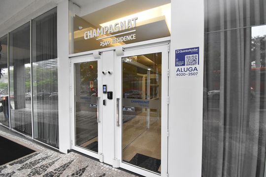 Fachada com Plaquina de apartamento para alugar com 1 quarto, 37m² em Bigorrilho, Curitiba