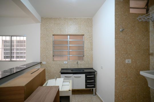 Cozinha de casa para alugar com 1 quarto, 40m² em Vila Caraguatá, São Paulo