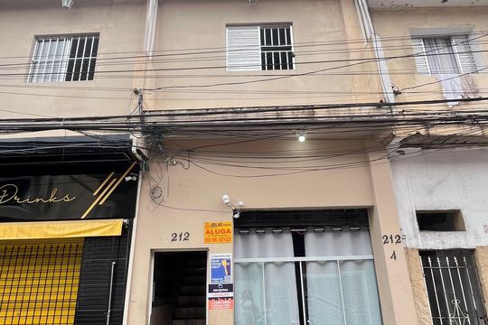 Fachada de casa para alugar com 1 quarto, 40m² em Vila Caraguatá, São Paulo