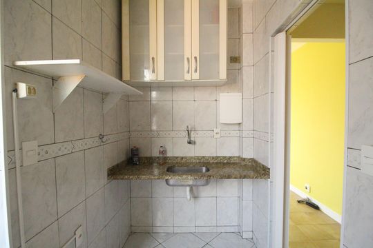 Cozinha de apartamento para alugar com 2 quartos, 45m² em Pechincha, Rio de Janeiro