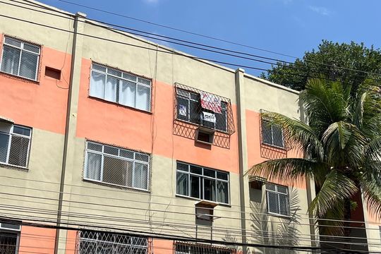Placa de apartamento para alugar com 2 quartos, 45m² em Pechincha, Rio de Janeiro