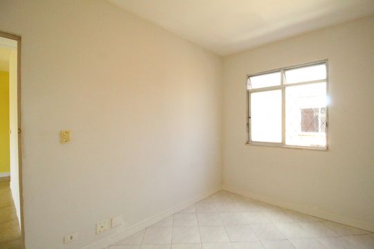 Quarto 2 de apartamento para alugar com 2 quartos, 45m² em Pechincha, Rio de Janeiro