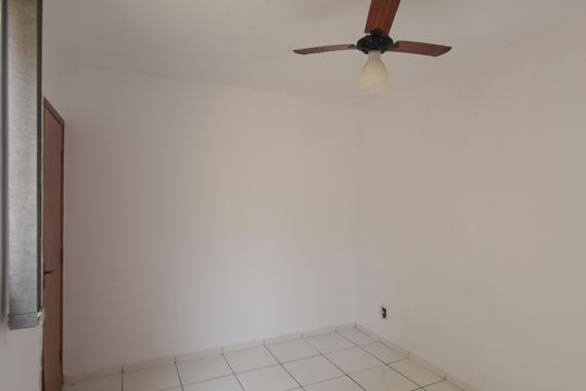 Sala de apartamento para alugar com 2 quartos, 45m² em Piratininga (venda Nova), Belo Horizonte