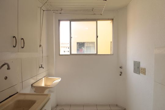 Cozinha e Área de Serviço de apartamento para alugar com 2 quartos, 45m² em Piratininga (venda Nova), Belo Horizonte