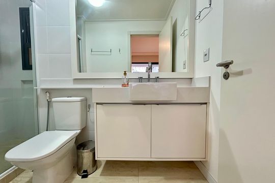 Banheiro social de apartamento para alugar com 1 quarto, 45m² em Campeche, Florianópolis