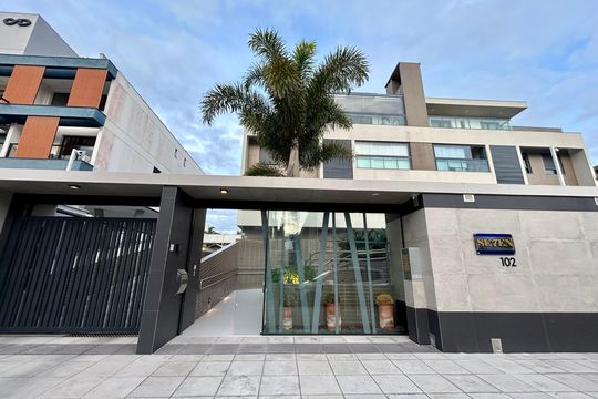 Fachada  de apartamento para alugar com 1 quarto, 45m² em Campeche, Florianópolis