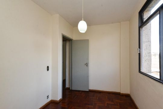 Quarto 2 de apartamento para alugar com 1 quarto, 70m² em Centro, Belo Horizonte