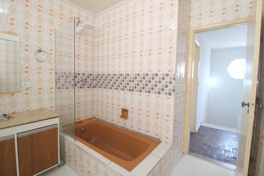 Banheiro comum de casa para alugar com 3 quartos, 320m² em Jardim Marajoara, São Paulo