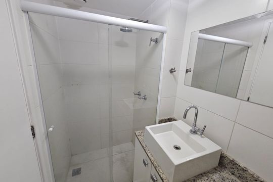 Banheiro de apartamento à venda com 3 quartos, 87m² em Taquara, Rio de Janeiro