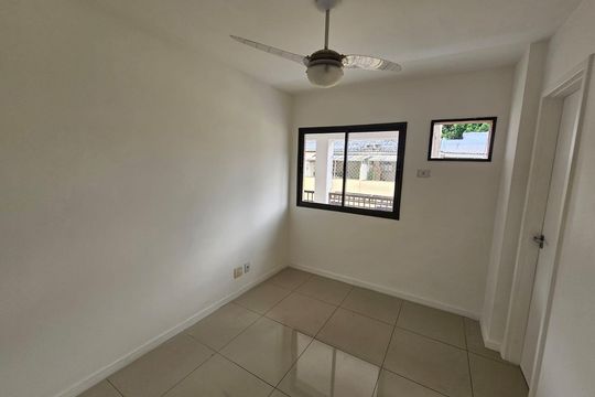 Quarto de apartamento à venda com 3 quartos, 87m² em Taquara, Rio de Janeiro