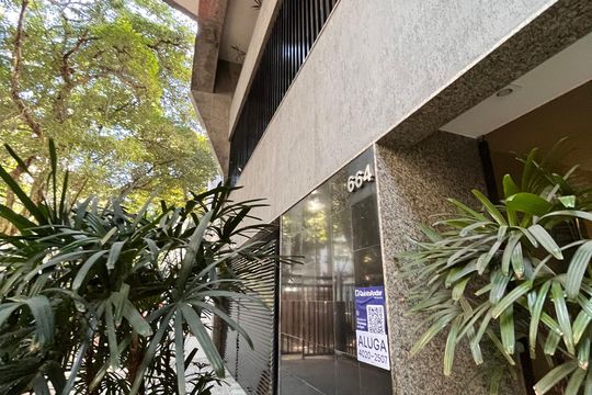 Fachada de apartamento para alugar com 3 quartos, 121m² em Leblon, Rio de Janeiro