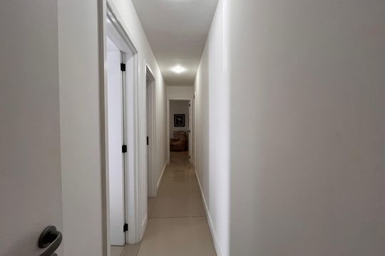 Corredor de apartamento para alugar com 3 quartos, 121m² em Leblon, Rio de Janeiro