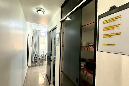 Corredor de apartamento para alugar com 1 quarto, 45m² em Copacabana, Rio de Janeiro