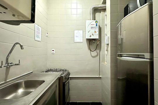 Cozinha de apartamento para alugar com 1 quarto, 45m² em Copacabana, Rio de Janeiro