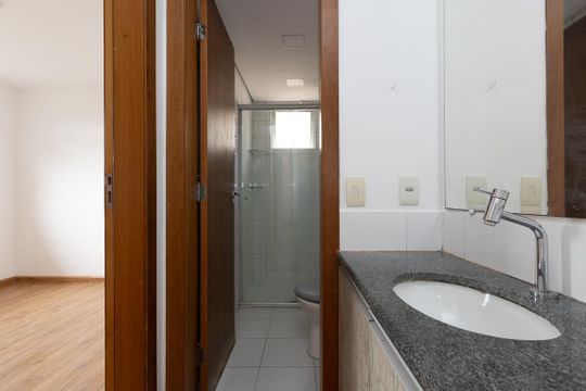 Banheiro de apartamento para alugar com 3 quartos, 68m² em Fazendinha, Curitiba