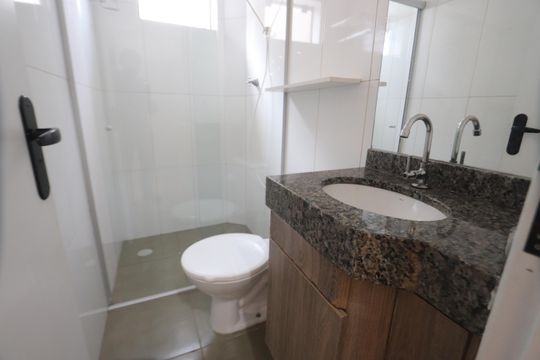 Banheiro social de apartamento para alugar com 2 quartos, 75m² em Vila Santa Virginia, São Paulo