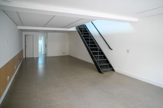 Casa à venda com 3 quartos, 261m² em Aclimação, São Paulo