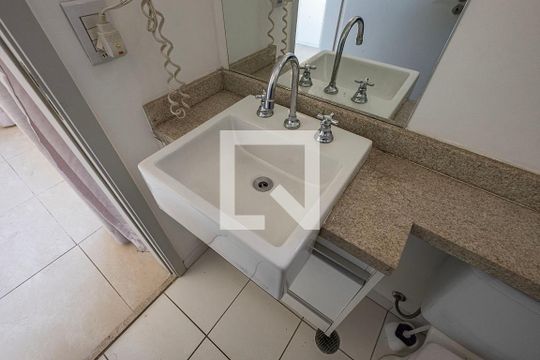 Banheiro Socia de kitnet/studio à venda com 1 quarto, 31m² em Pinheiros, São Paulo