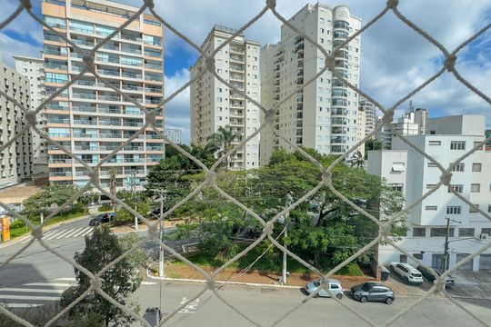 Vista da sacada da sala de apartamento para alugar com 1 quarto, 37m² em Campo Belo, São Paulo