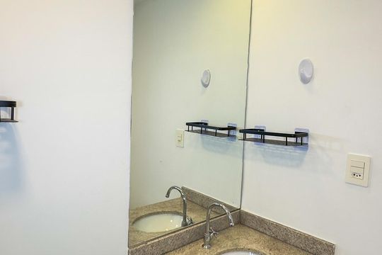 Banheiro da Suíte de apartamento para alugar com 1 quarto, 37m² em Campo Belo, São Paulo
