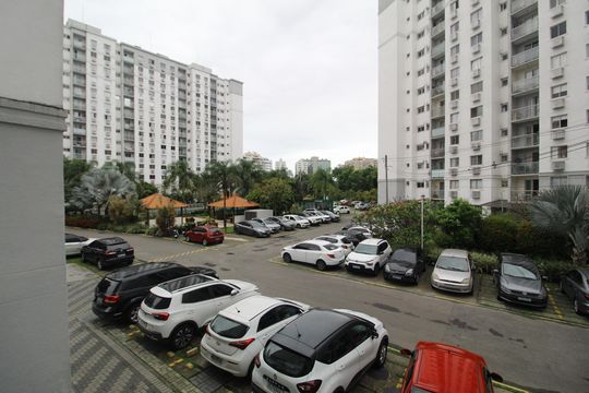 Sala - Vista de apartamento para alugar com 2 quartos, 52m² em Barra da Tijuca, Rio de Janeiro