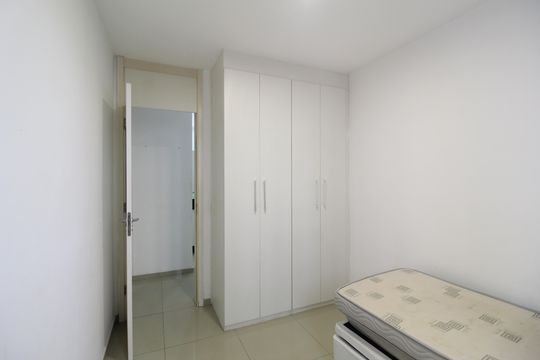 Quarto 1 de apartamento para alugar com 2 quartos, 52m² em Barra da Tijuca, Rio de Janeiro
