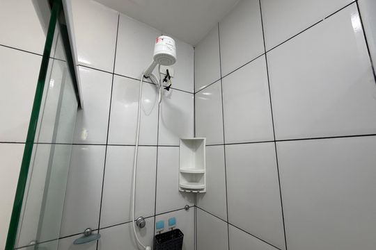 Banheiro  de kitnet/studio para alugar com 1 quarto, 45m² em Anil, Rio de Janeiro