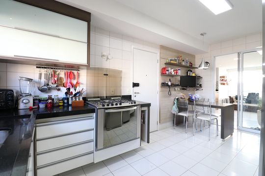 Cozinha de apartamento à venda com 3 quartos, 187m² em Vila Leopoldina, São Paulo