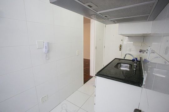 Cozinha de apartamento para alugar com 2 quartos, 64m² em Anil, Rio de Janeiro