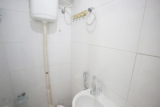Banheiro de Serviço de apartamento para alugar com 2 quartos, 64m² em Anil, Rio de Janeiro